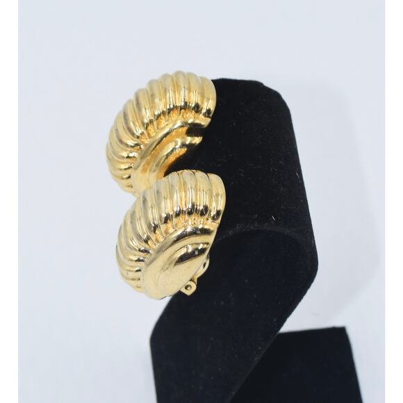 Vintage GIVENCHY Paris Signed Gold-plated Ribbed Oval Domed Clip Earrings - Picture 4 of 8